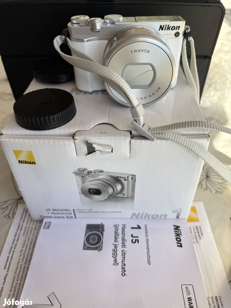 Nikon 1 J5 digitális fényképezőgép objektívvel eladó
