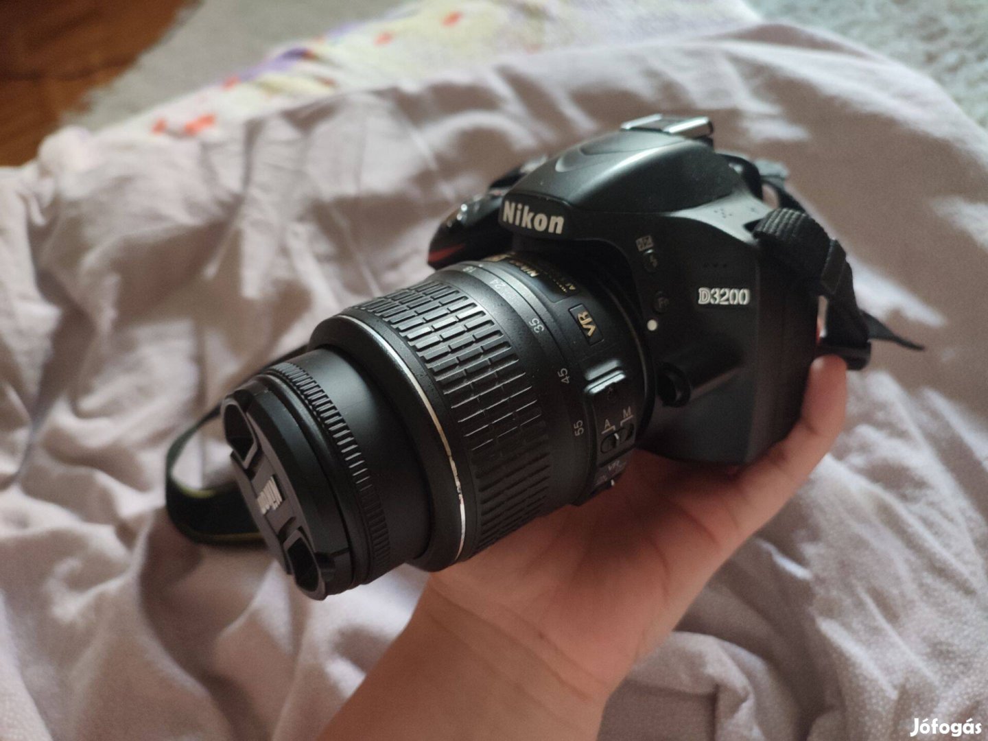 Nikon 3200 D váz akkumulátorral és töltővel