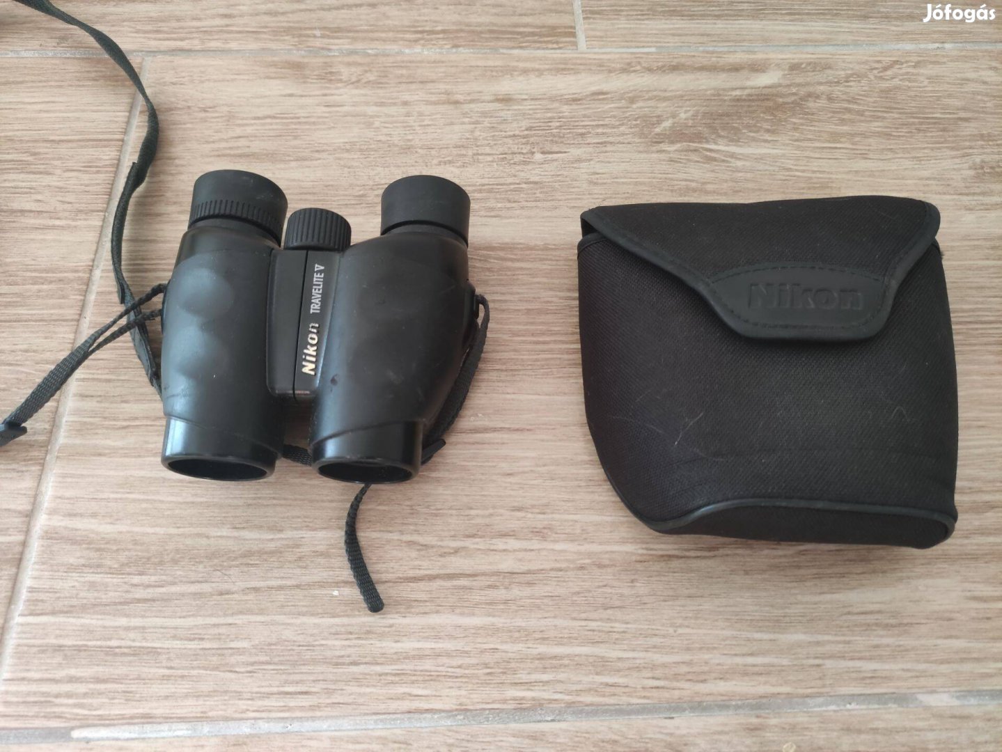 Nikon 8x25 ös újszerű állapotú kis méretű túra távcső