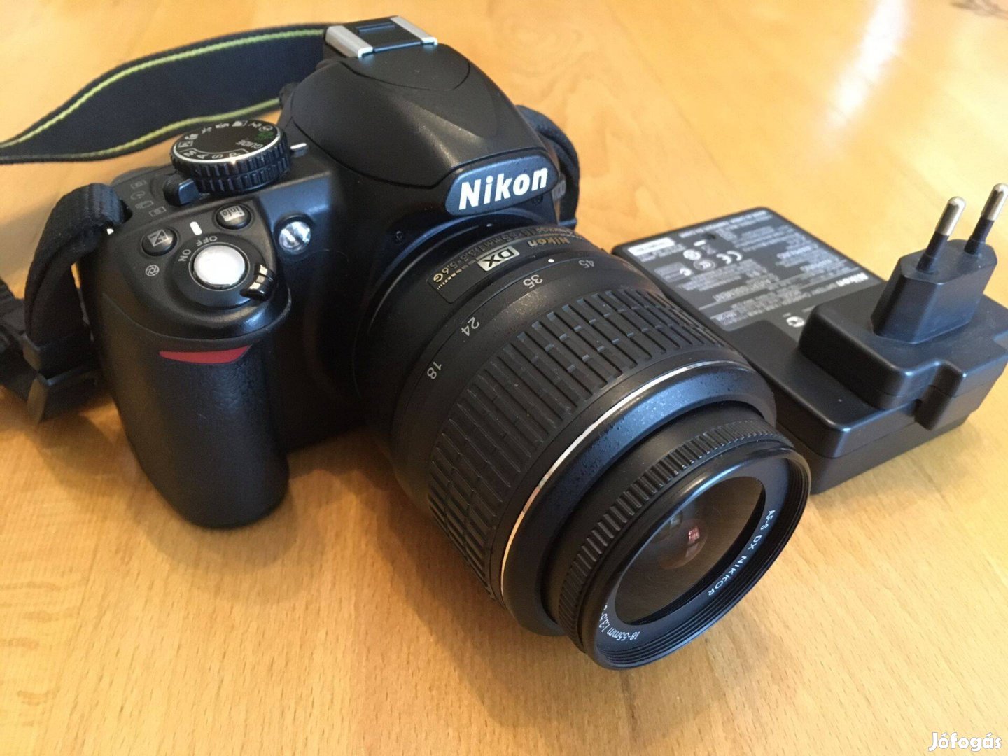 Nikon D3100 szép, hibátlan, gyári objektívvel töltővel