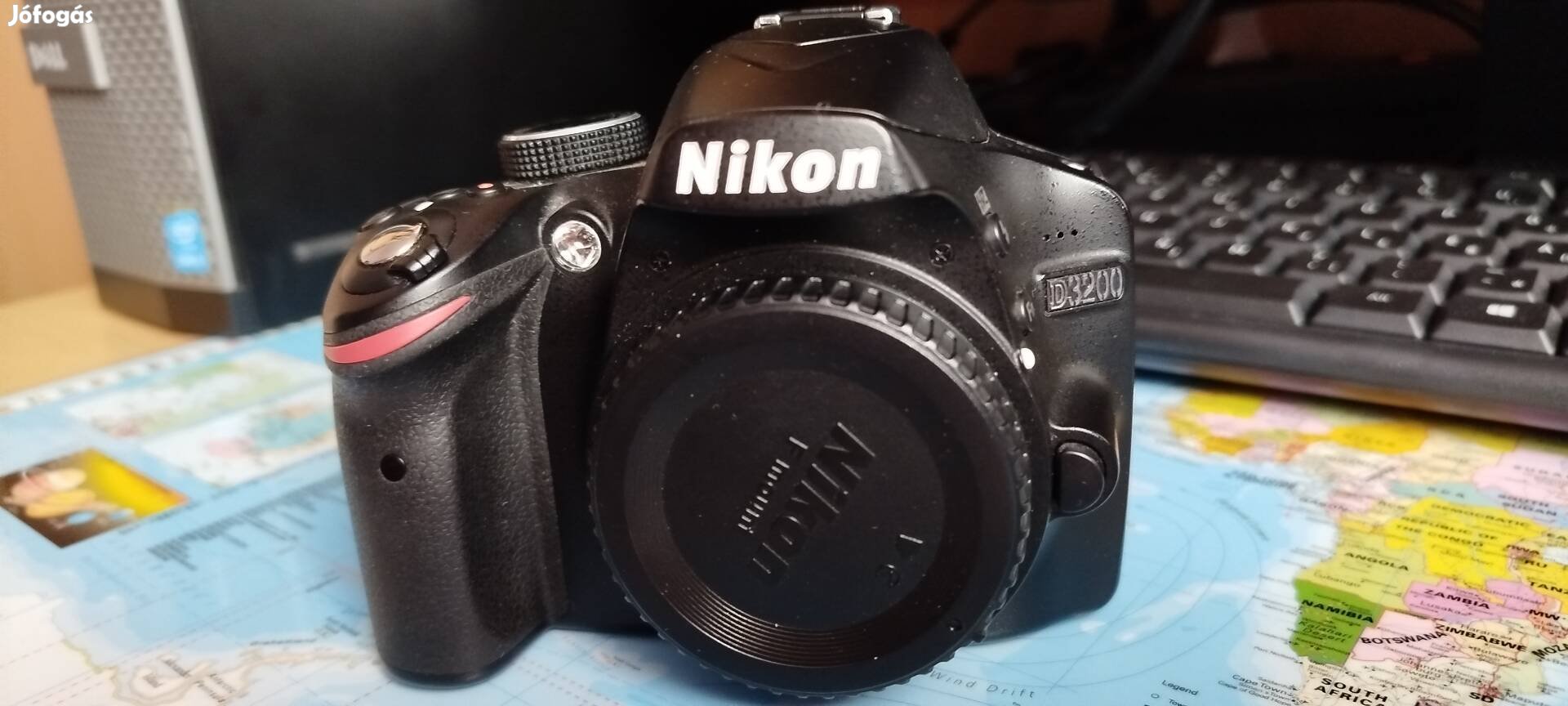 Nikon D3200 DSLR, megkímélt, kevés expoval.