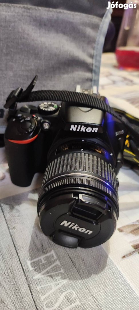 Nikon D3500 táskával töltővel, gyári objektívvel memóriakártyával.