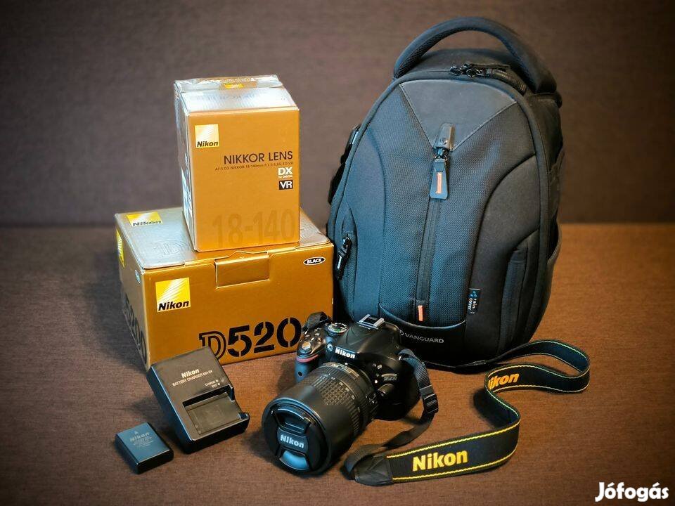 Nikon D5200 fényképezőgép + Nikkor 18-140mm objektívvel és táskával