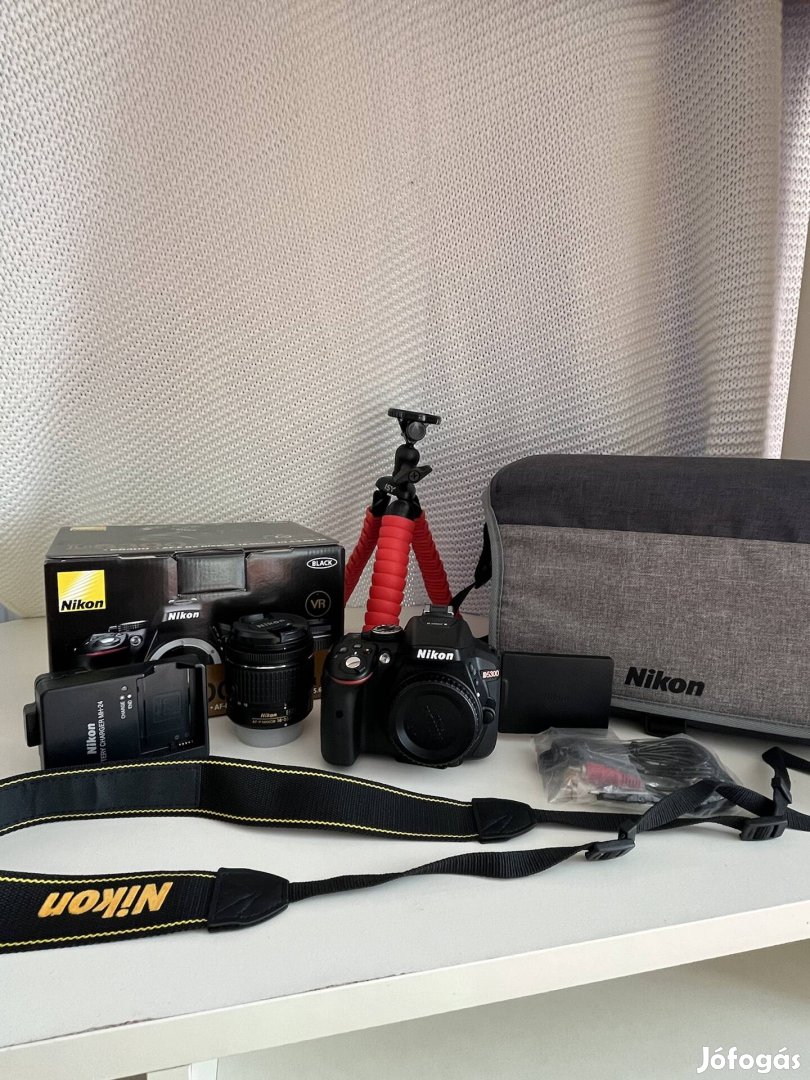Nikon D5300 AF-P 18-55 VR KIT kamera + kiegészítők