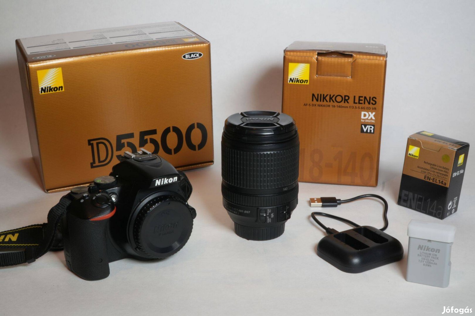 Nikon D5500 + 18-140 VR kit + ajándék 2. akksi és dupla töltő