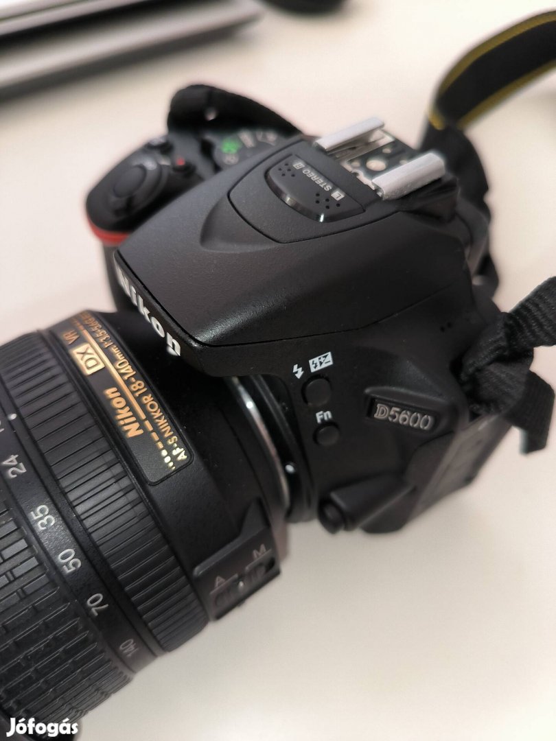 Nikon D5600 fényképezőgép + 18-140mm kit objektív