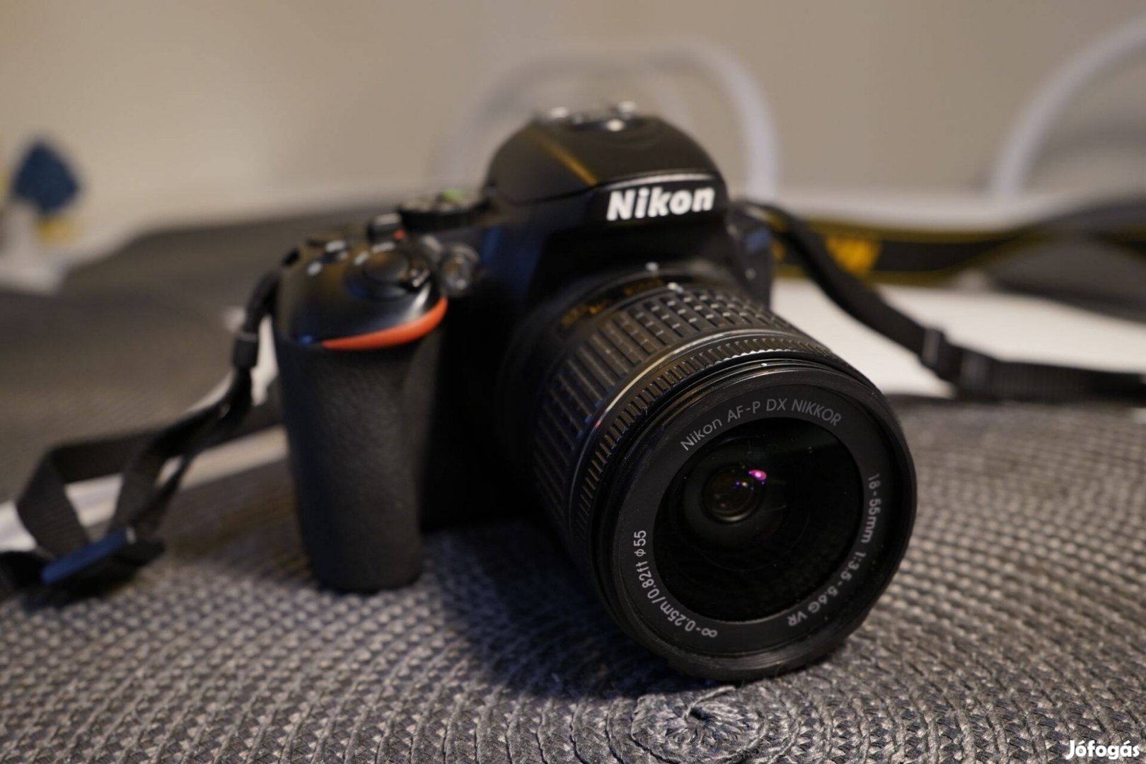 Nikon D5600 objektívvel és tartozékokkal