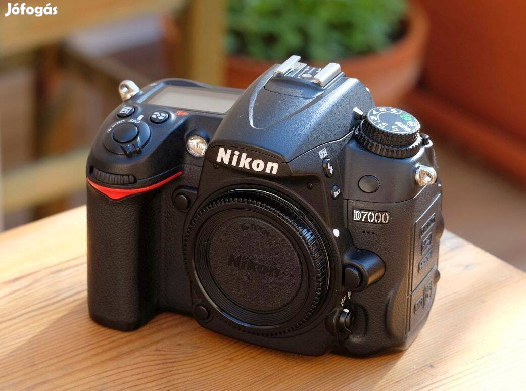 Nikon D7000 DSLR váz 23500expóval eladó