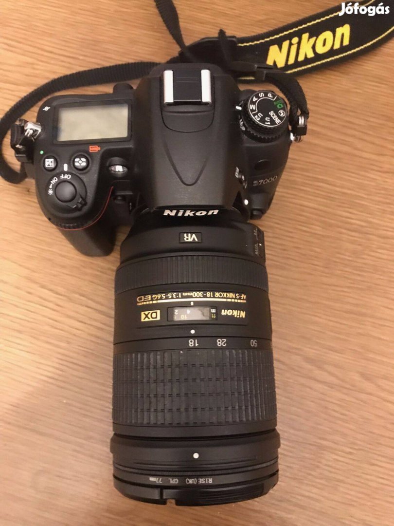 Nikon D7000 + Nikkor 18-300mm 1:3,5-5,6 G ED váz és objektív