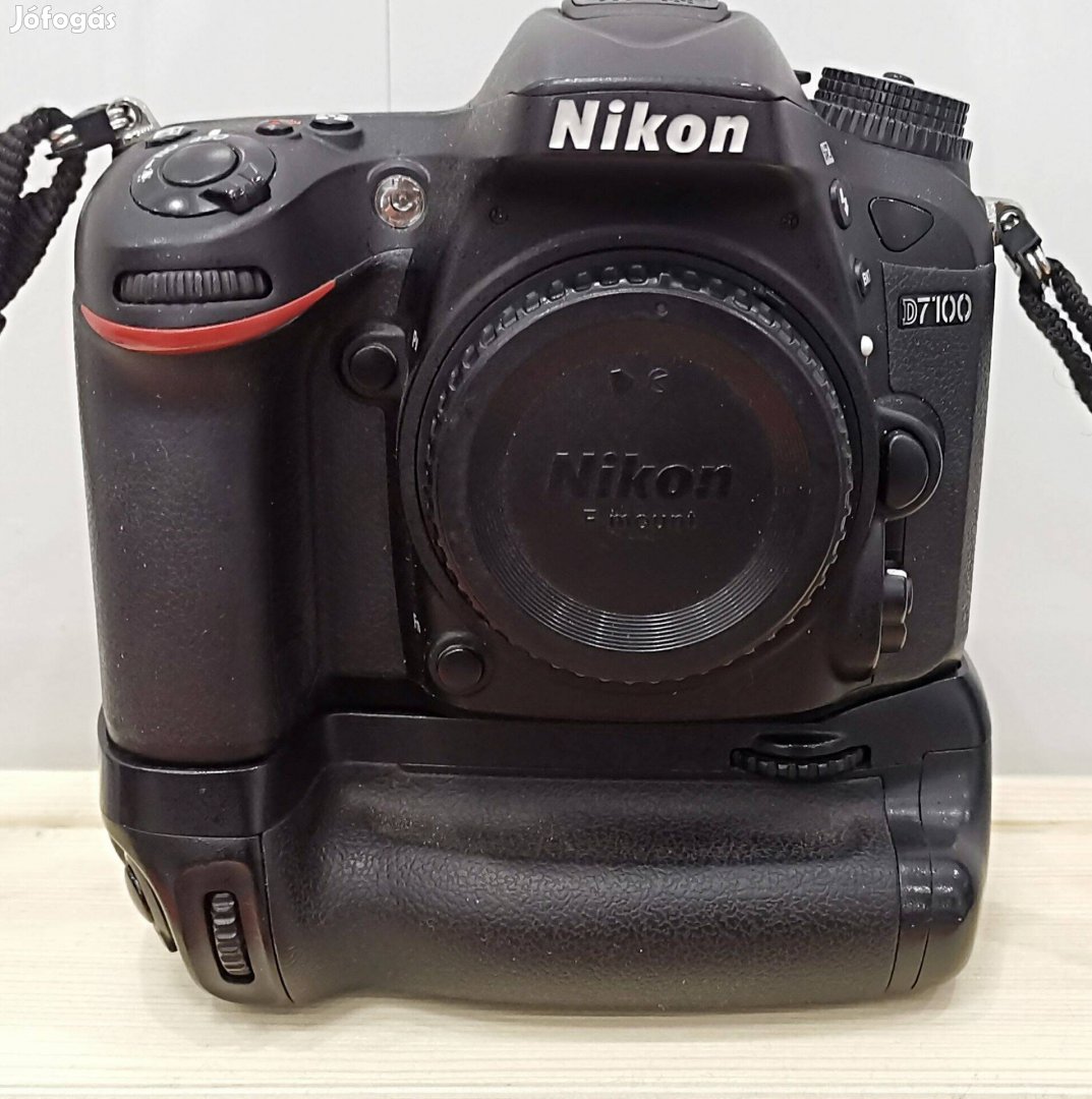 Nikon D7100 váz + portré markolattal