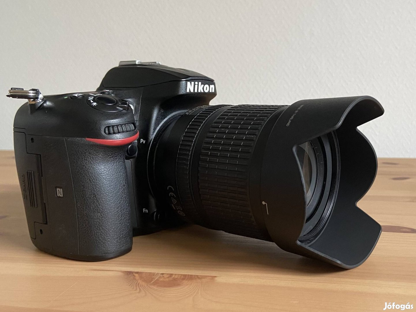 Nikon D7200, AF-S Nikkor 18-105mm objektív, táskával