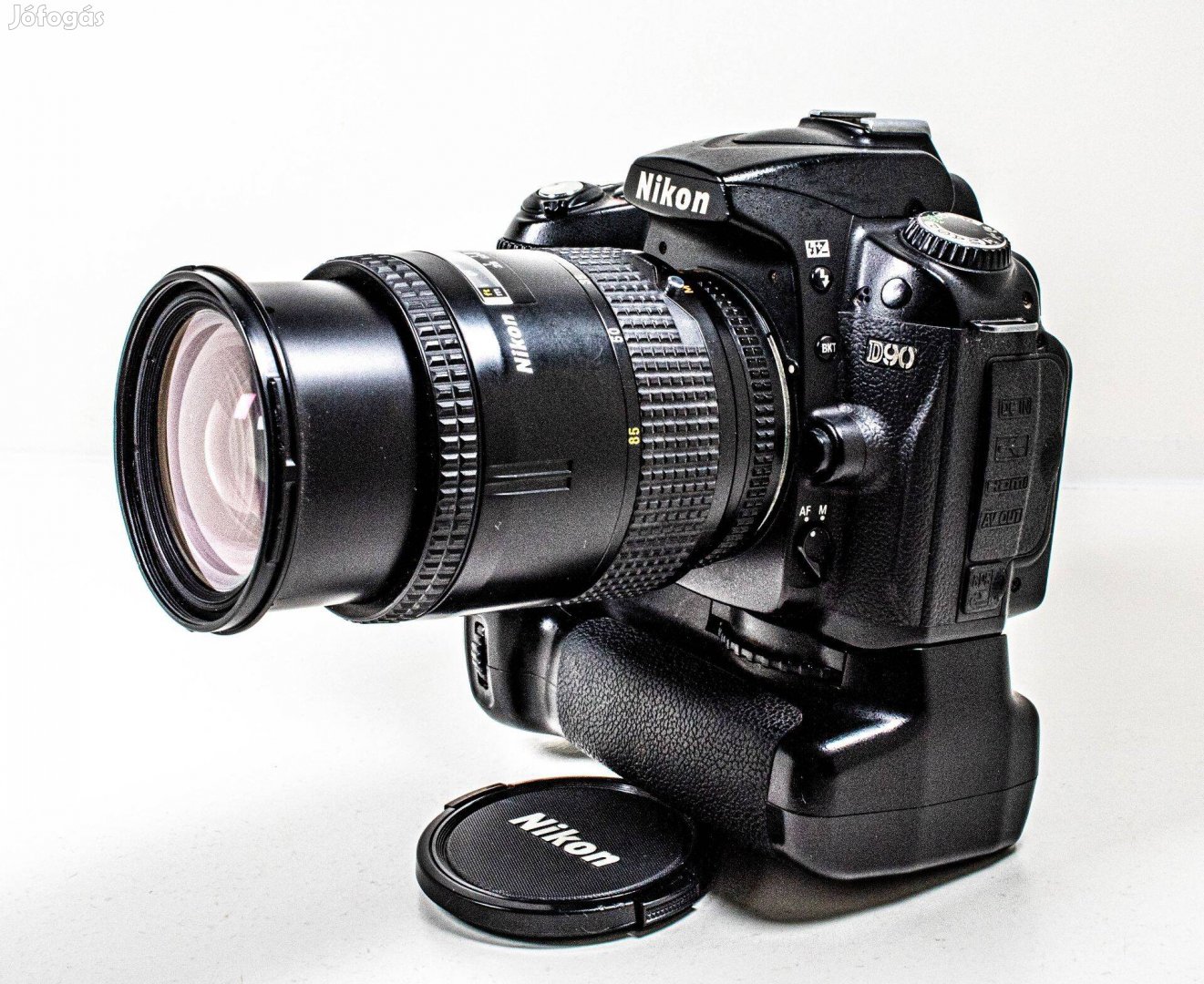 Nikon D90 DSLR váz és portrémarkolat