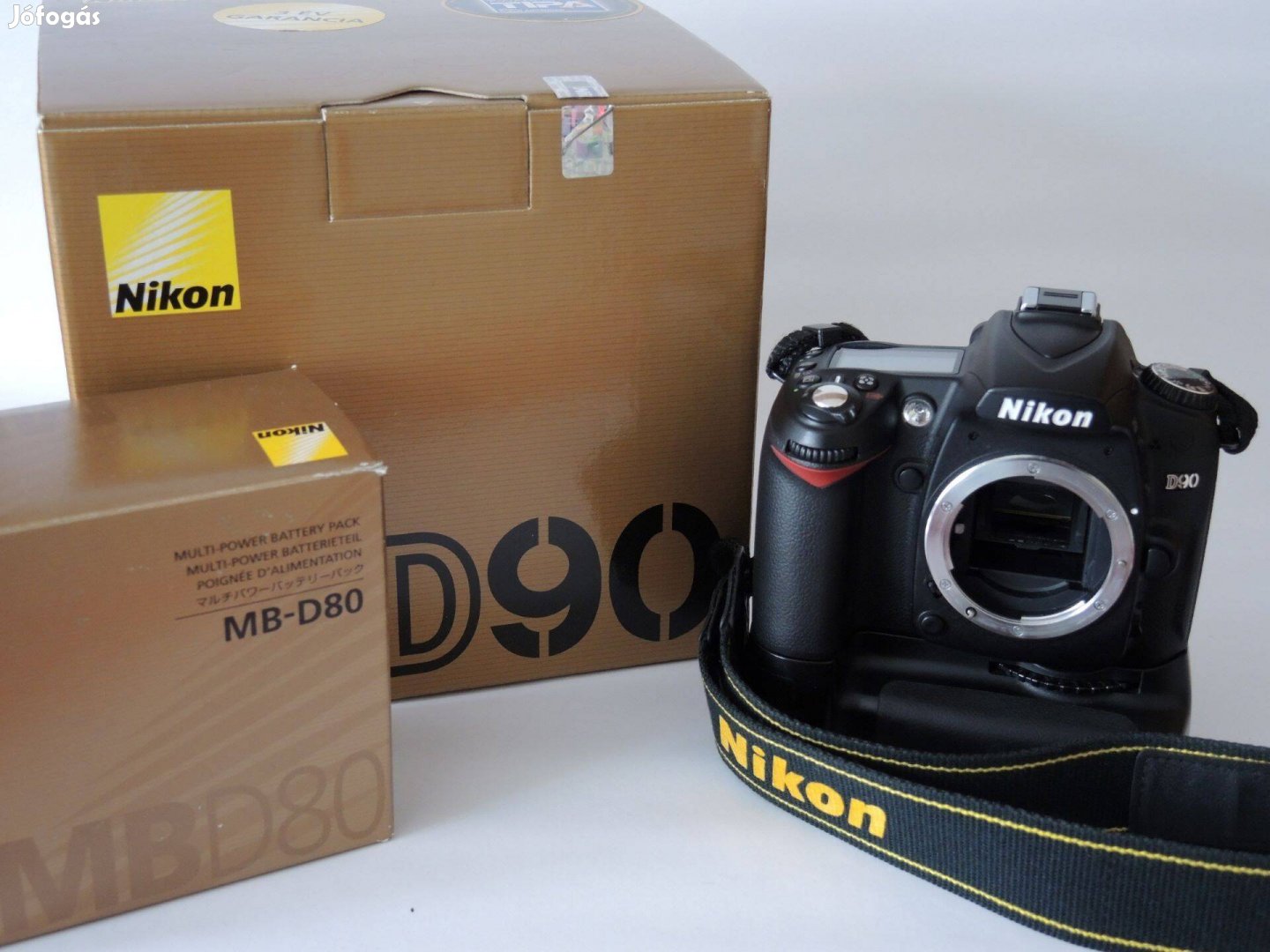 Nikon D90 váz + MBD80 markolat + 2db Nikon akksi