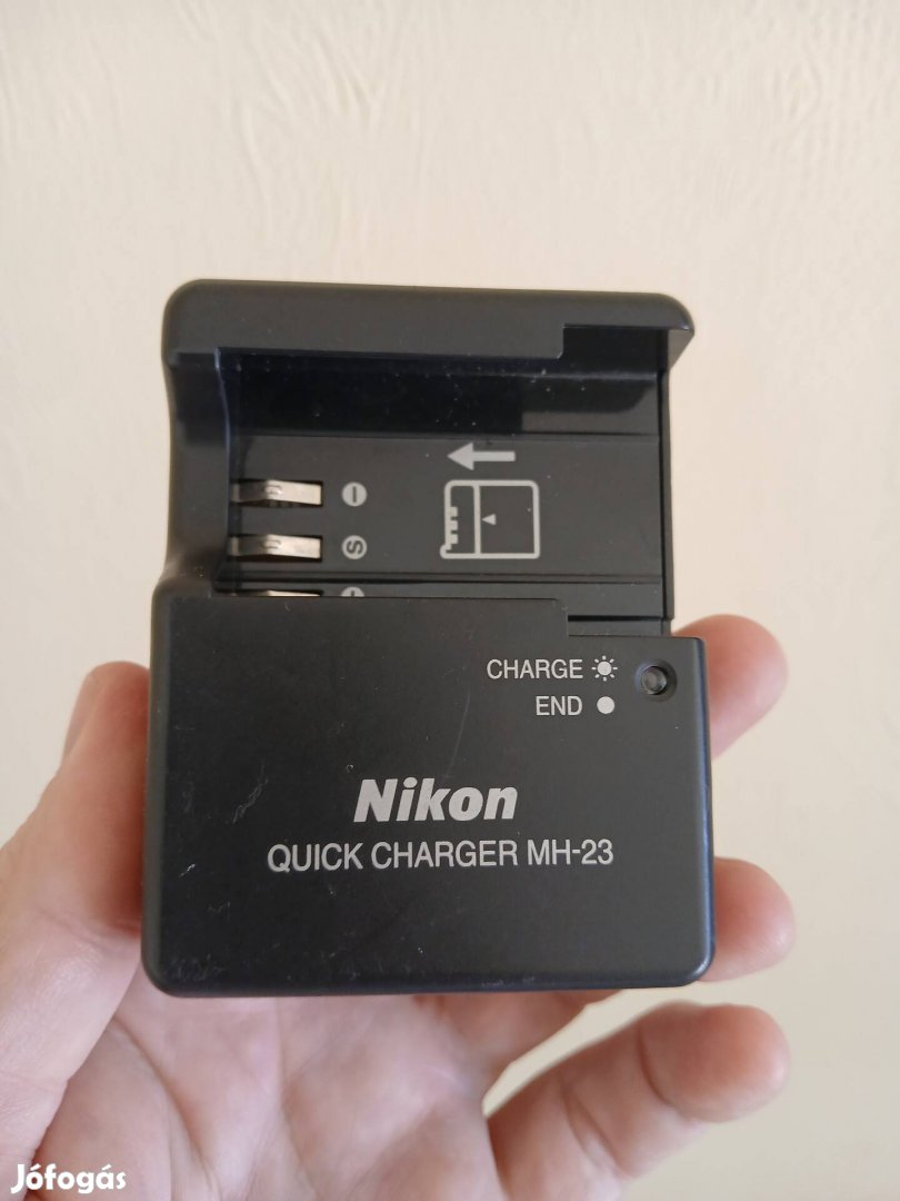 Nikon akksi töltő
