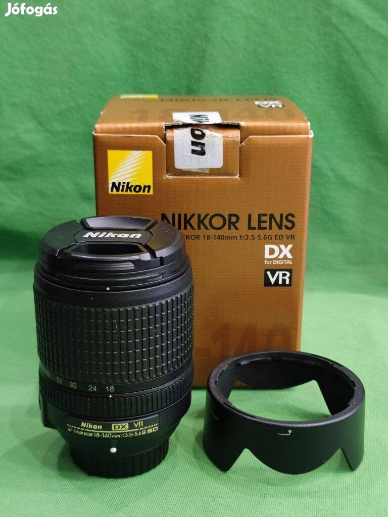 Nikon objektív AF-S DX 18-140mm VR dobozában