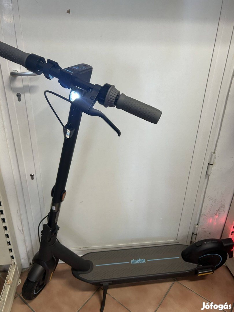 Ninebot G30 elektromos roller 25 km/h 52 km