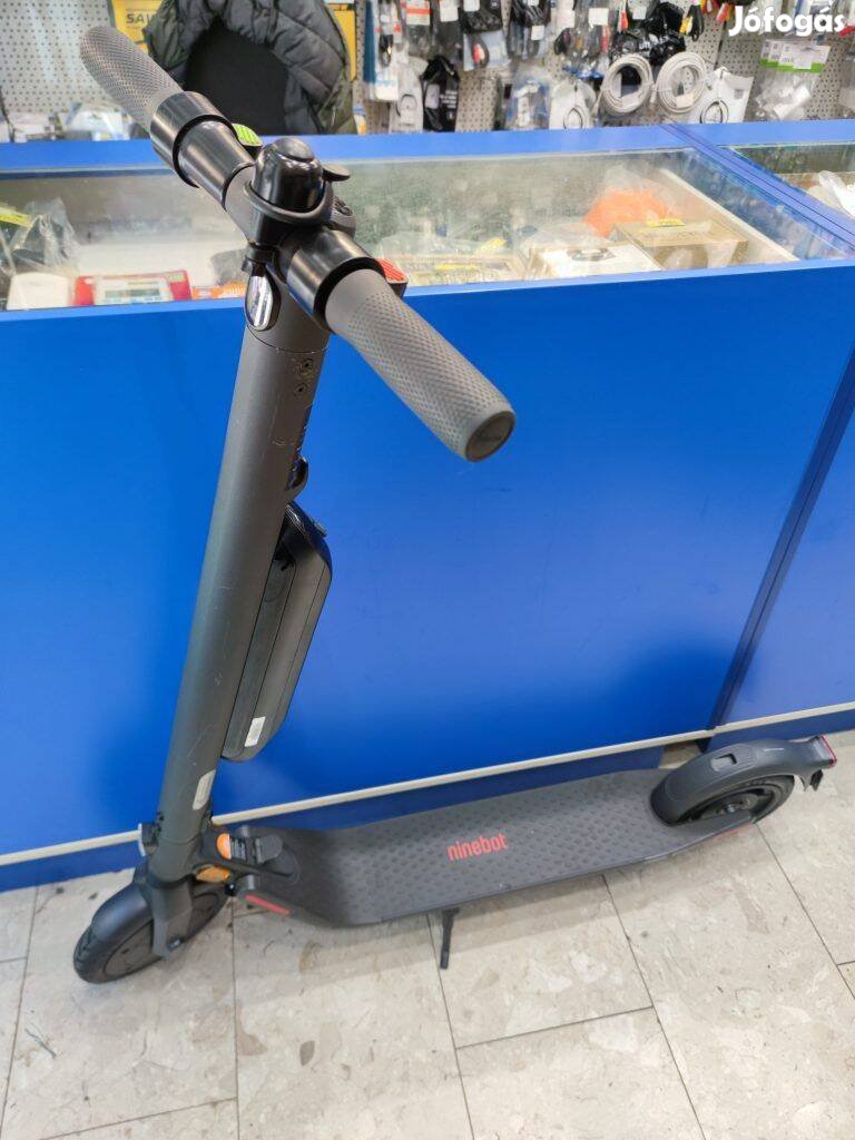Ninebot Kickscooter E45E 300W  elektromos roller