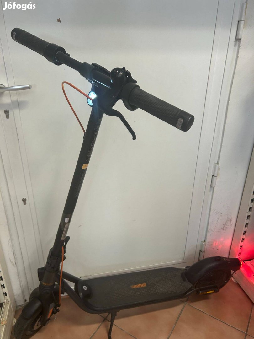 Ninebot Kickscooter F2 Pro elektromos roller 32 km/h