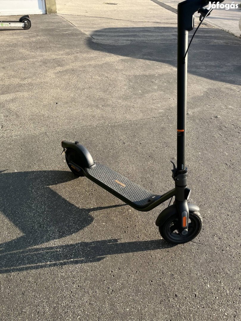 Ninebot Kickscooter F2 elektromos roller