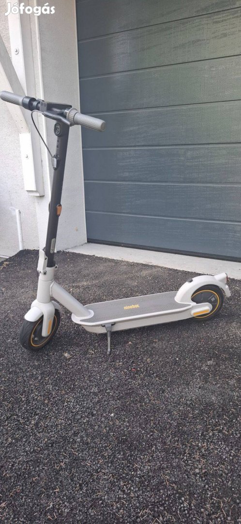 Ninebotkickscooter Maxg30EII Garis 42 km van benne 32 vel megy