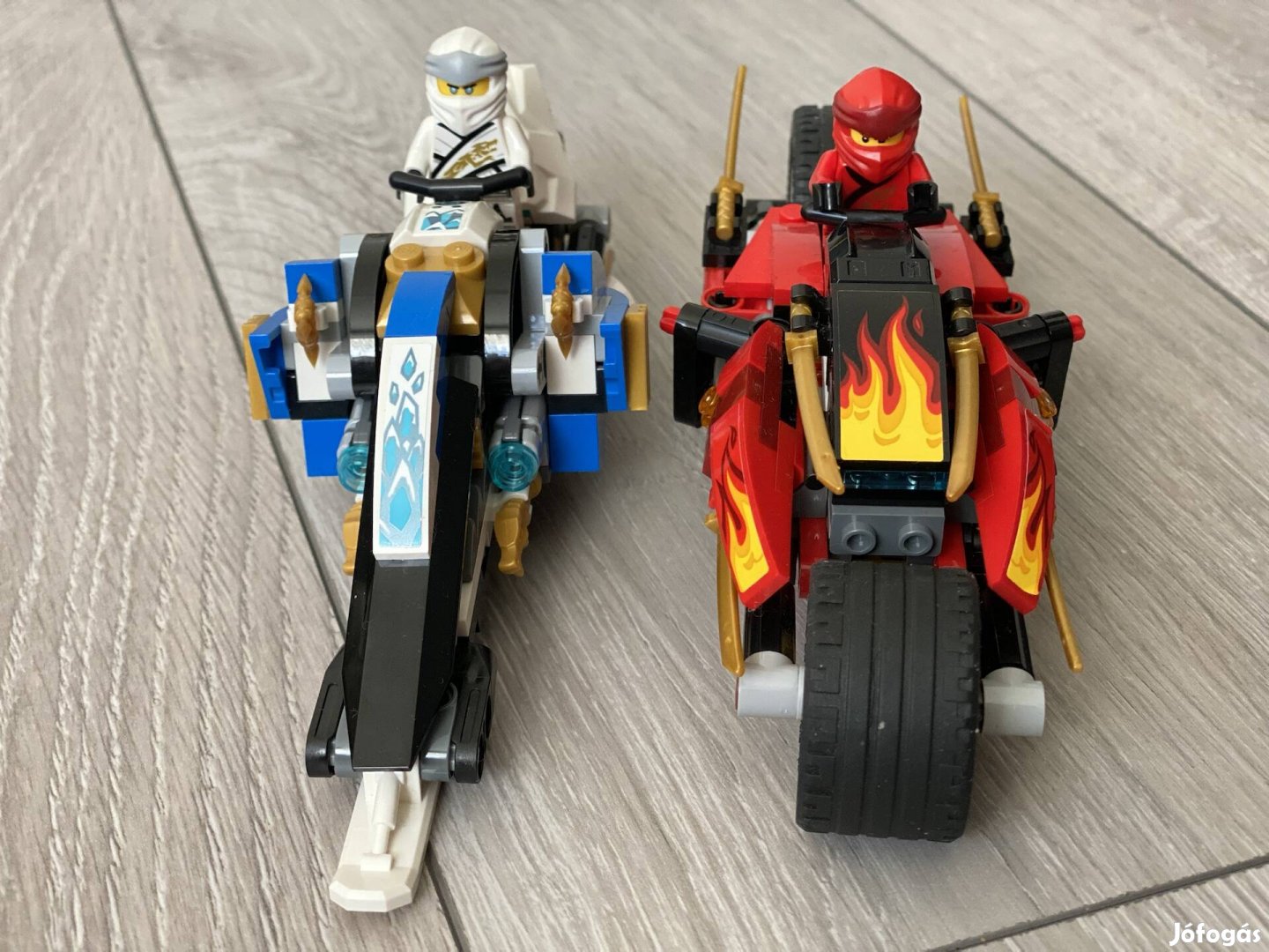 Ninjago: Kai pengés motorja és Zane motoros szán