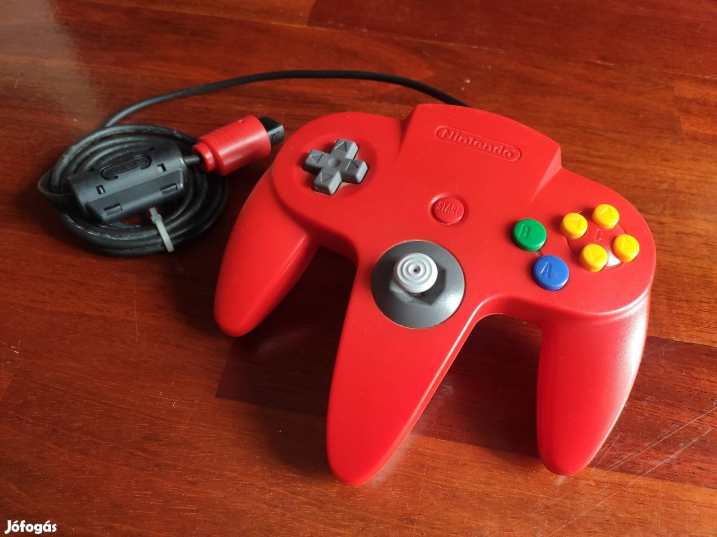 Nintendo 64 kontroller piros