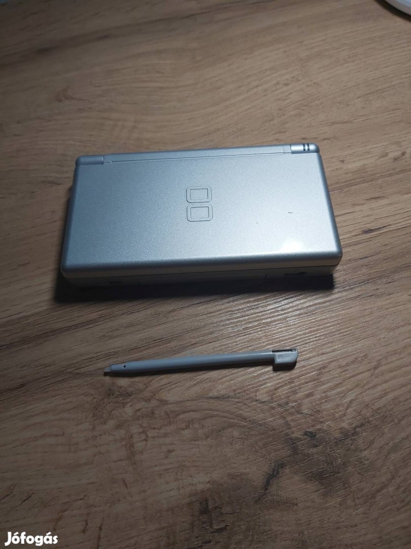 Nintendo DS Lite töltővel és tokkal + 14 játék