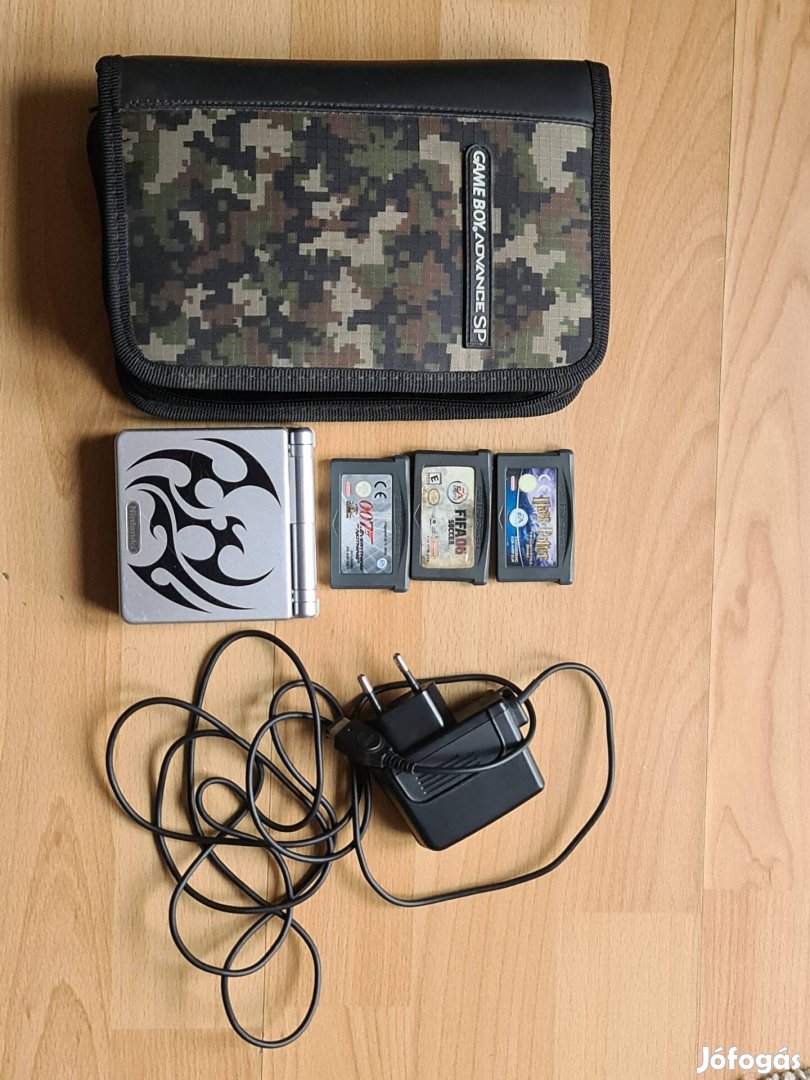 Nintendo Gameboy Advance SP csomag 3 játékkal, hordtáskával