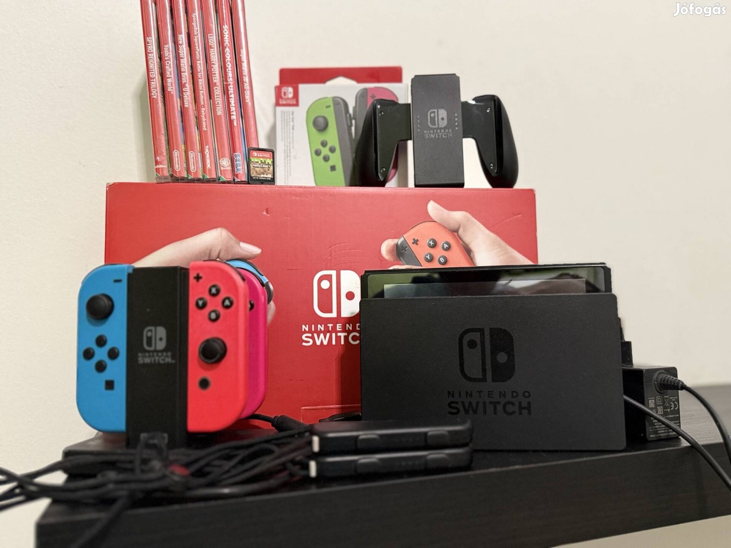 Nintendo Switch 4 kontrollerrel, 8 játékkal eladó 