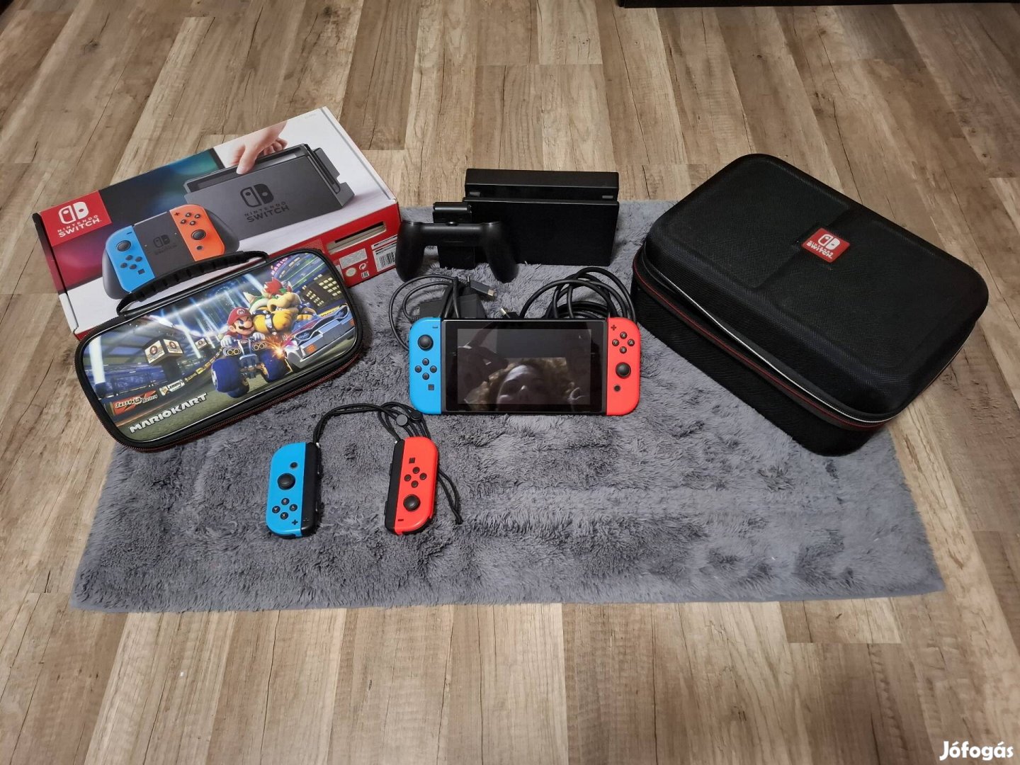 Nintendo Switch Konzol + 1 pár Joy CON+ óriás utazó doboz!