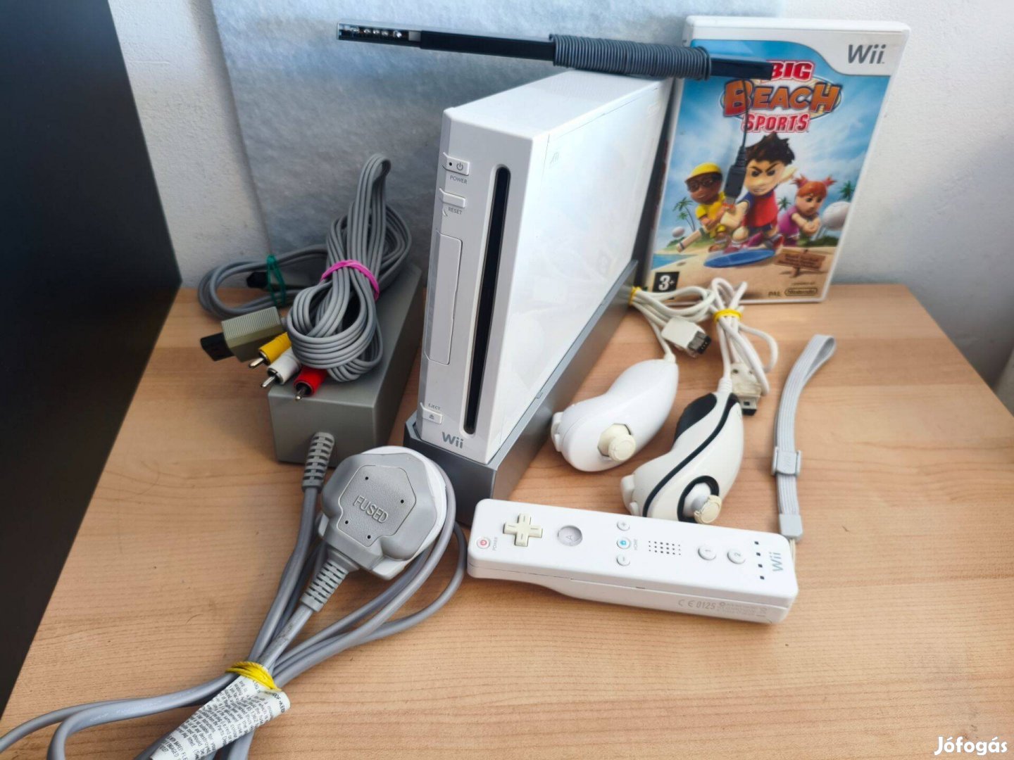Nintendo Wii komplett konzol tartozékokkal, Big Beach Sports játékkal