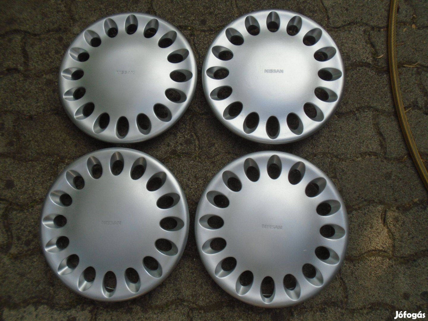 Nissan 13" régi gyári dísztárcsa garnitúra