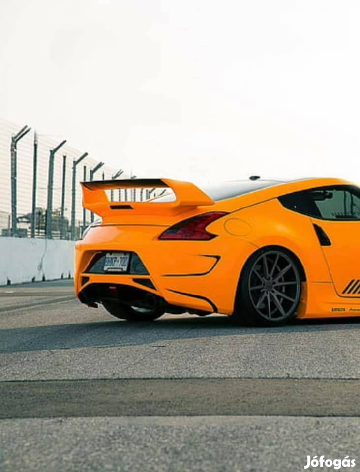 Nissan 370z AMS üvegszálas szárny féklámpával