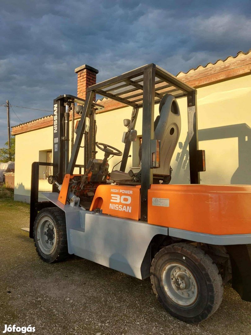 Nissan 3 tonnás targonca