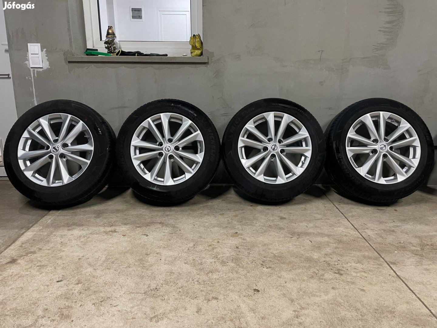 Nissan 5x114.3 17" alufelnik nyári gumikkal olcsón