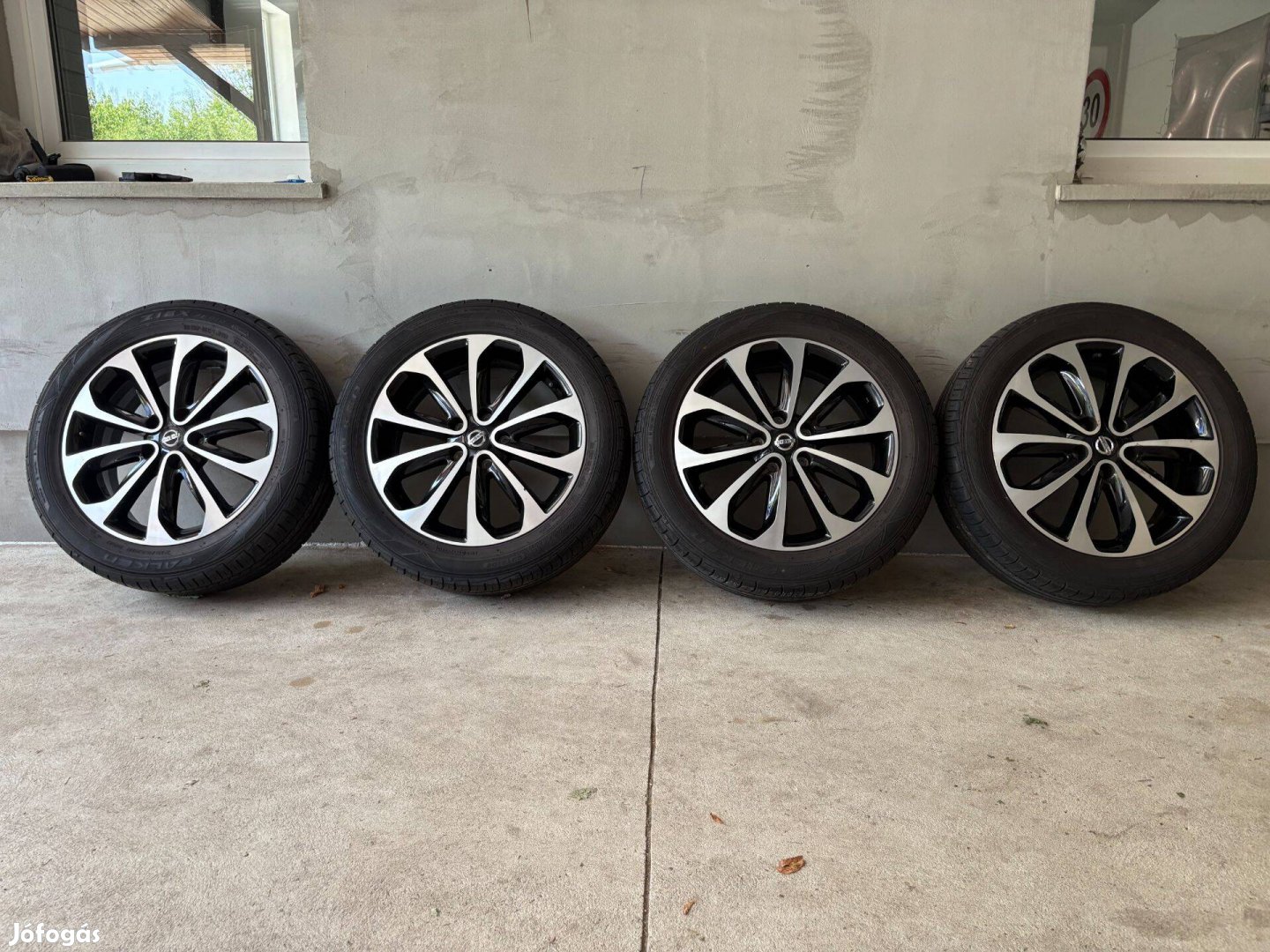 Nissan 5x114.3 18" alufelnik nyári gumikkal olcsón