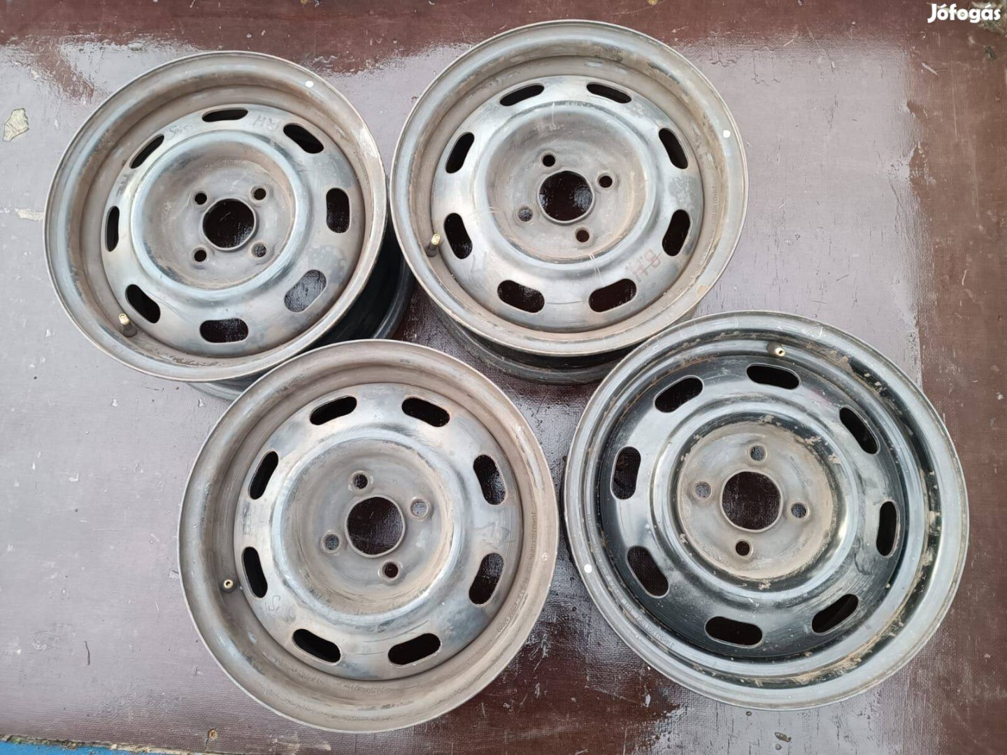 Nissan Almera 14" 4x100 ET40 lemezfelni garnitúra, dísztárcsa