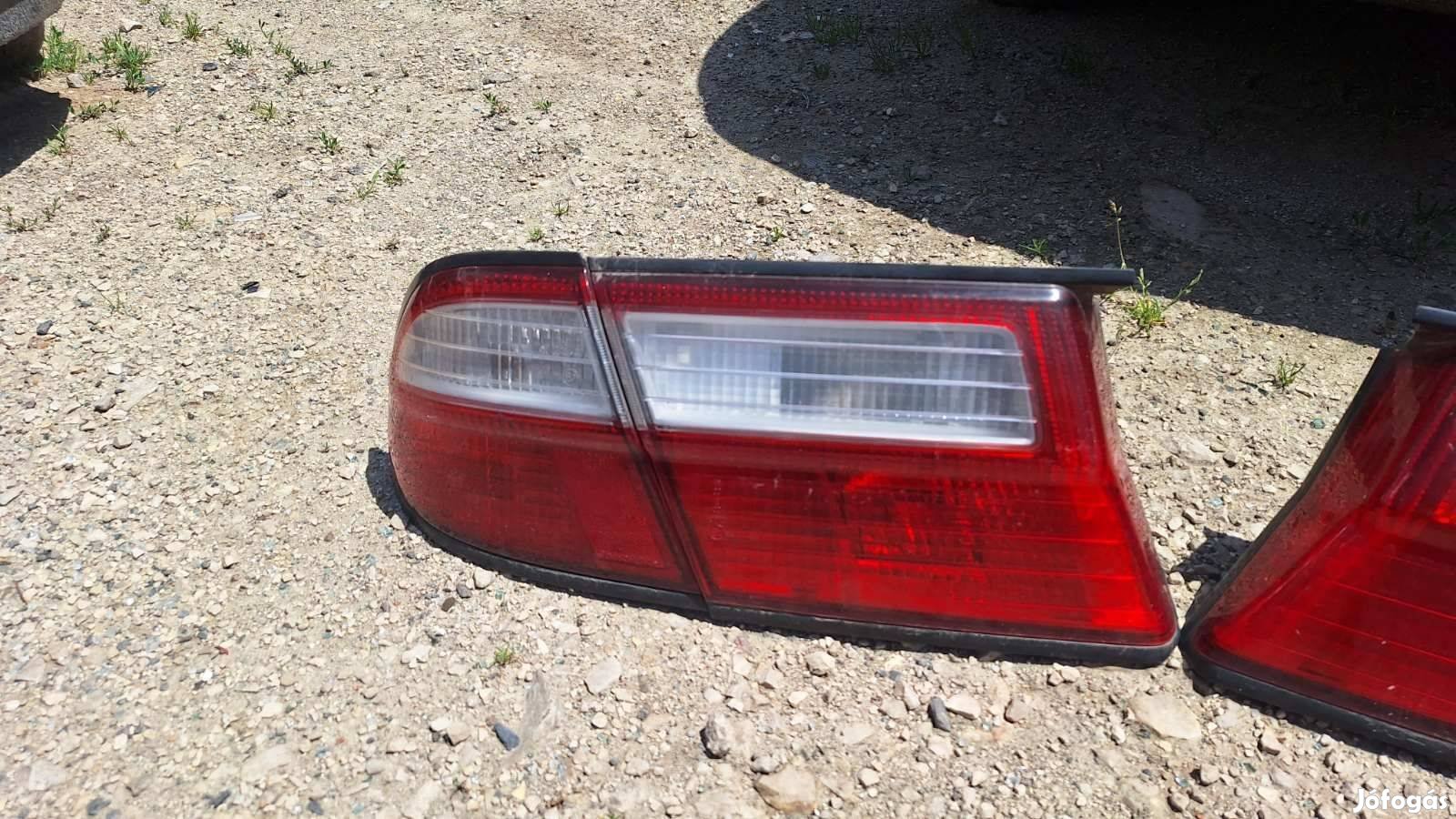 Nissan Almera N15 hátsólámpa