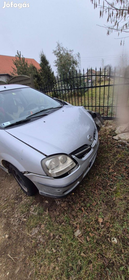 Nissan Almera Tino 2005
