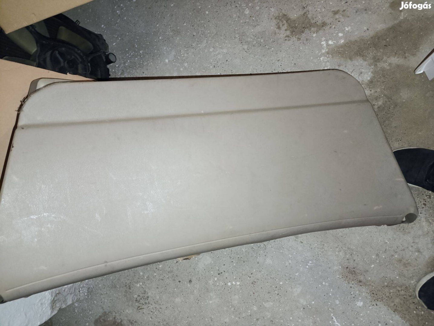 Nissan Almera Tino csomagtérajtó borítás