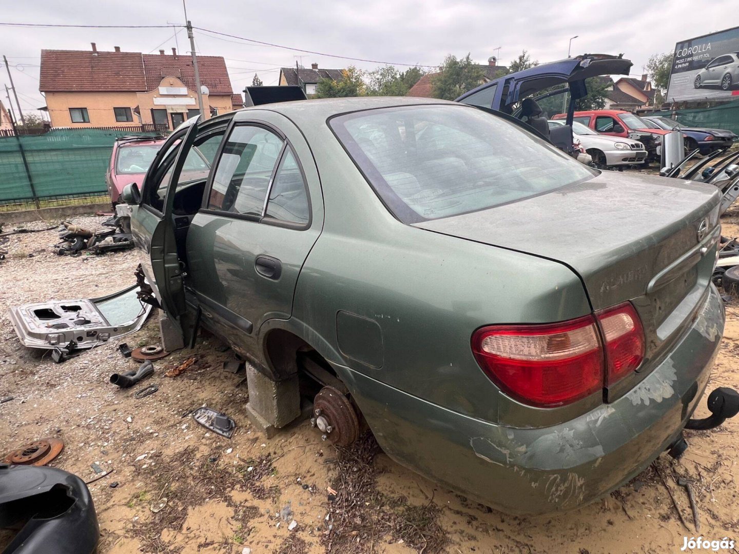 Nissan Almera alkatrészek eladó