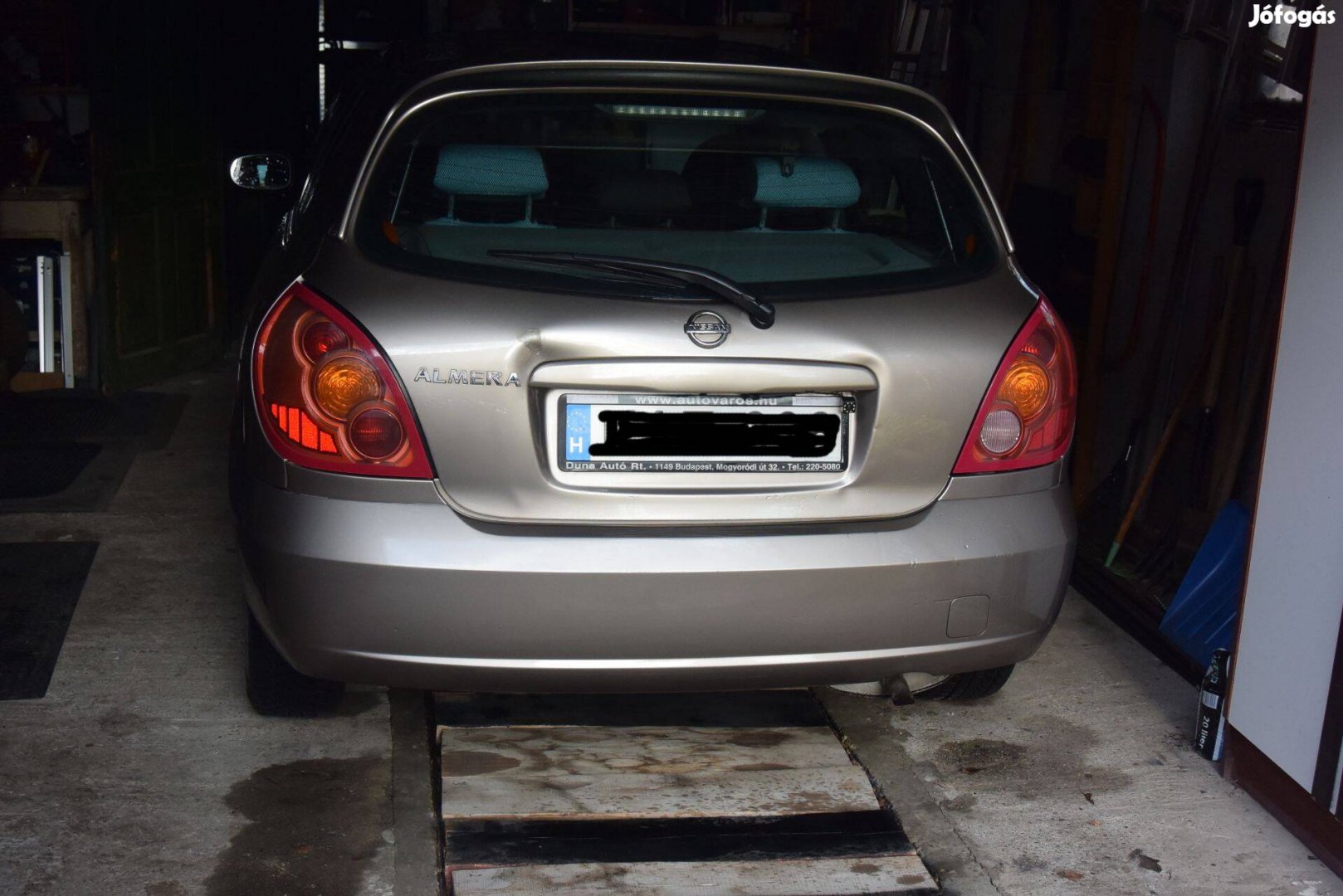 Nissan Almera csomagtérfedél 5 ajtoshoz - sérült