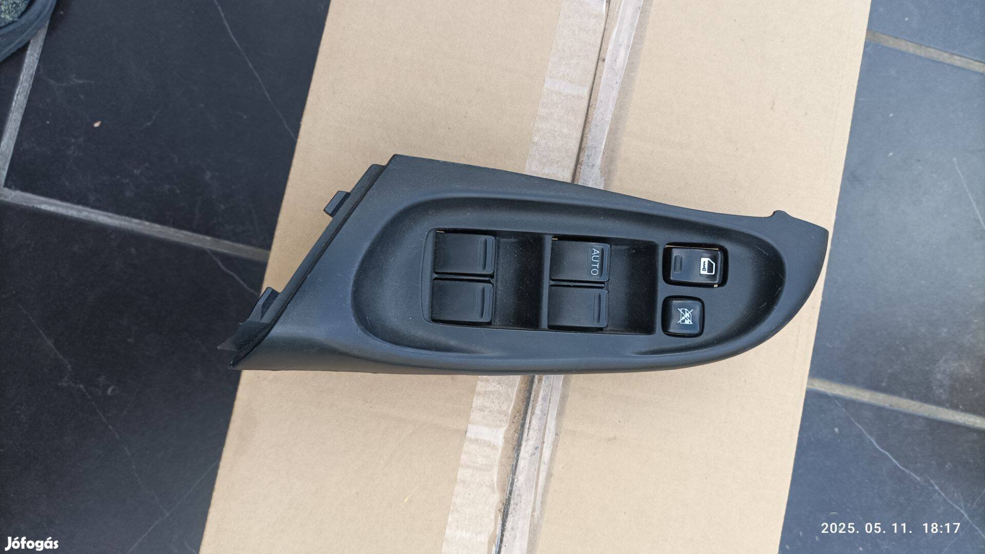 Nissan Almera elektromos ablak kapcsoló 4es N16 Almera