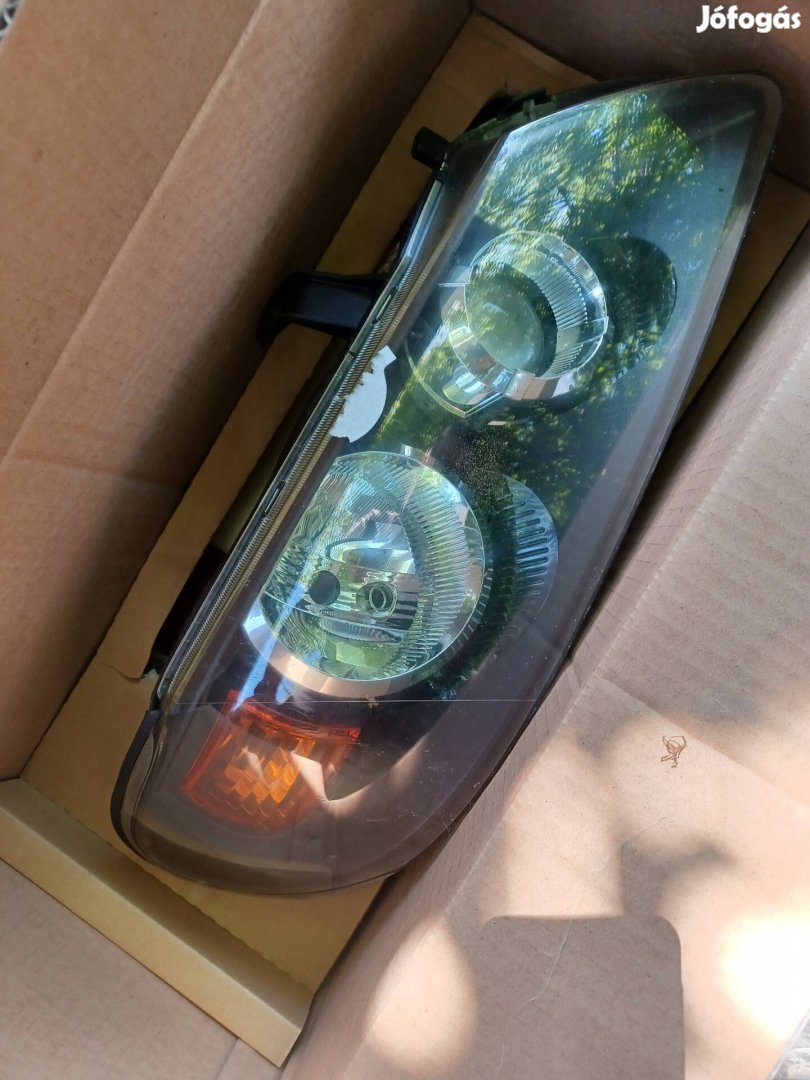 Nissan Almera első fényszórók 