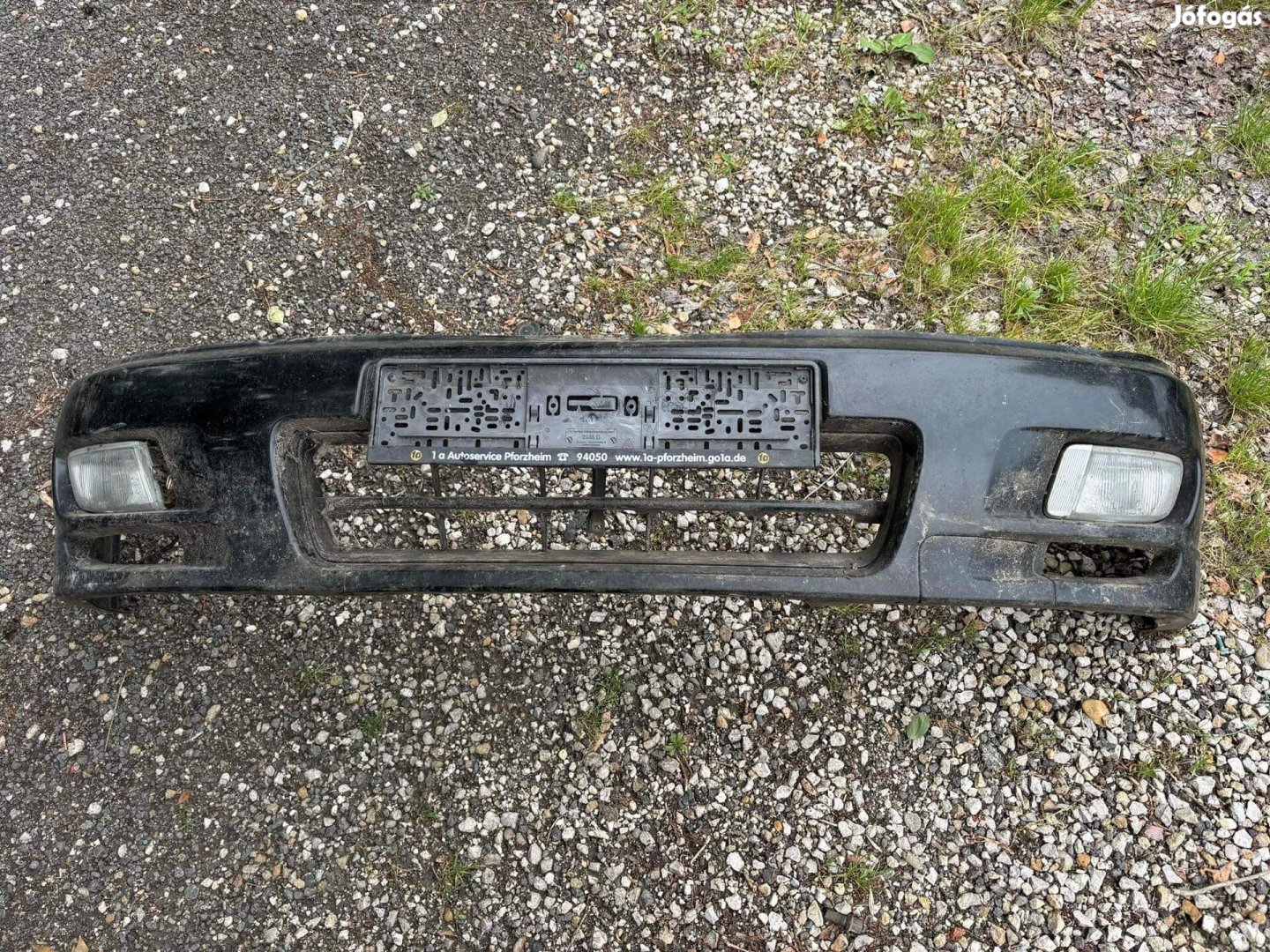 Nissan Almera első lökhárító fekete 