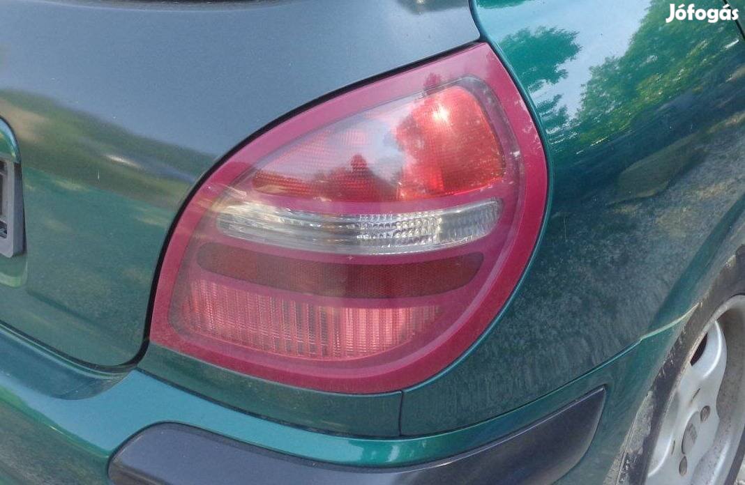 Nissan Almera hátsó lámpák