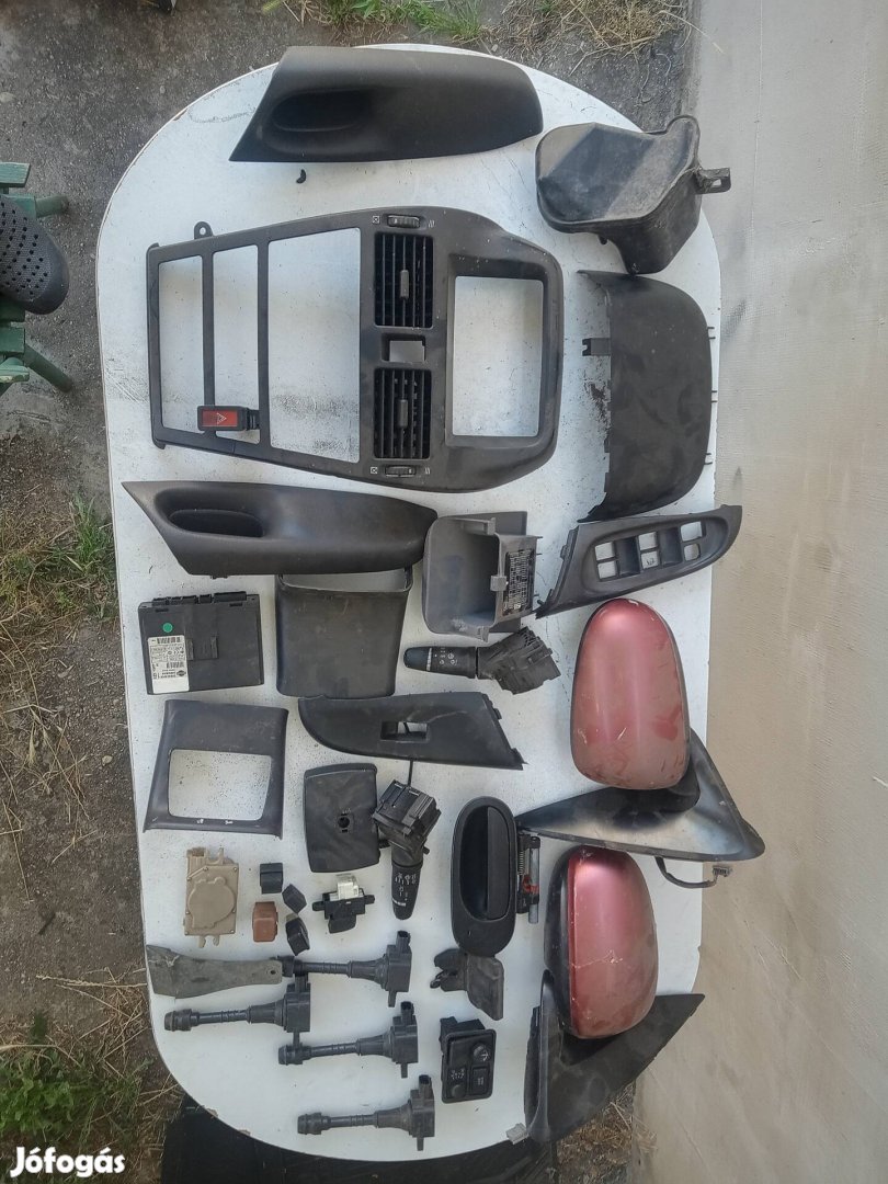 Nissan Almera n16 hátsó szárny 