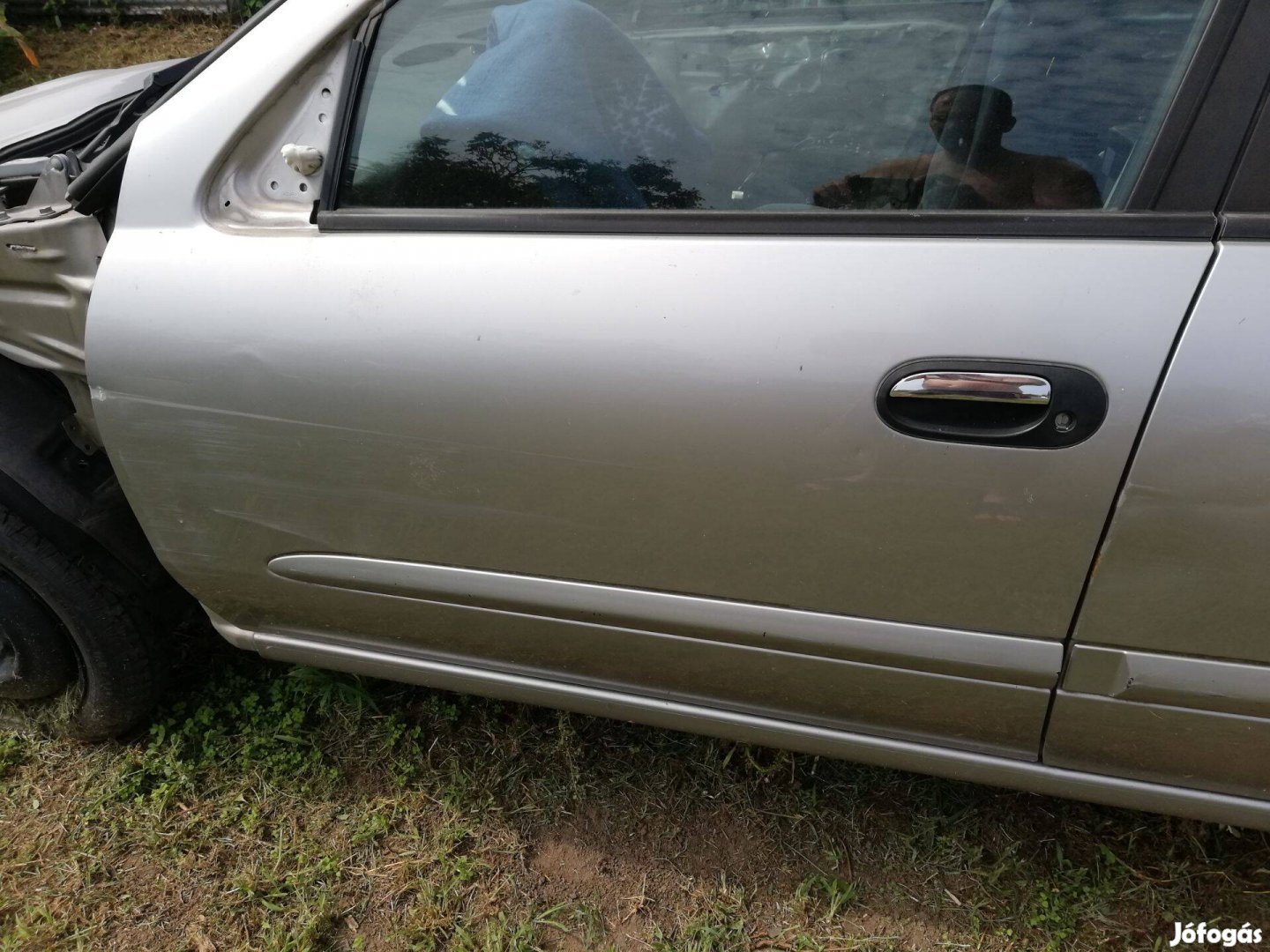 Nissan Almera sérült bal első ajtó üresen N16 Almera Tavaszi Akció