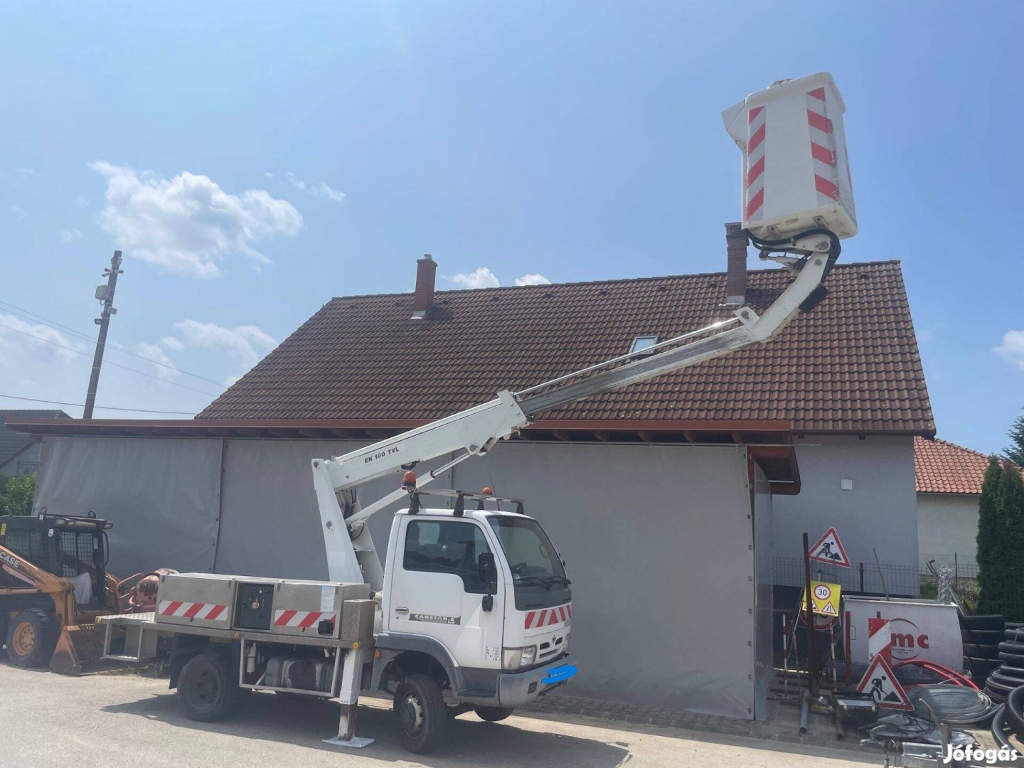 Nissan Cabstar 10m-es kosaras autó eladó
