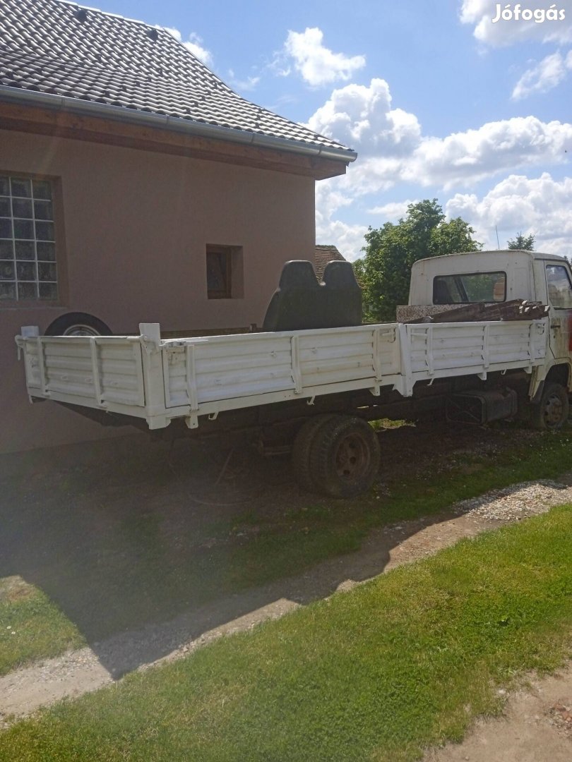 Nissan Cabstar Nissan Trade kisteherautó plató 